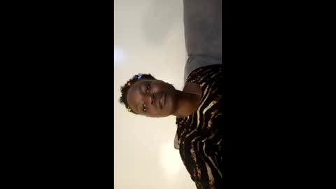 Snapshot of cutey_lunar chatting on 10.04.25 cutey_lunar online show from 10.04.25