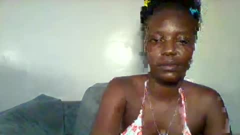 Snapshot of cutey_lunar chatting on 10.05.25 cutey_lunar online show from 10.05.25