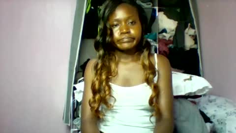 Snapshot of cutezola chatting on 10.13.25 cutezola online show from 10.13.25