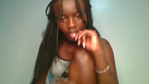 Snapshot of cutie_choco chatting on 11.18.25 cutie_choco online show from 11.18.25