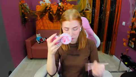 Lina online show from 10.21.25