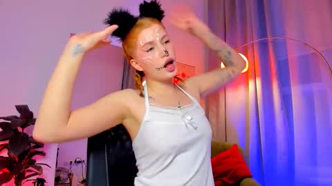 Lina online show from 10.31.25