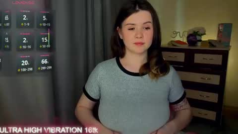 Snapshot of cutie_mili chatting on 07.22.26 mili online show from 07.22.26