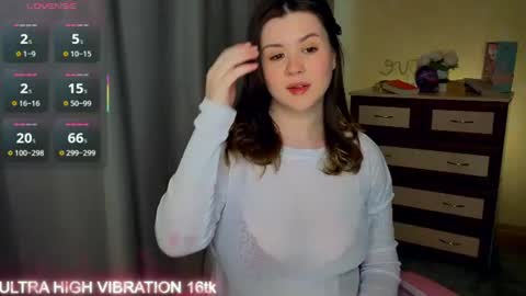 Snapshot of cutie_mili chatting on 07.24.26 mili online show from 07.24.26
