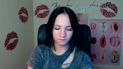 Snapshot of cutielady_ chatting on 05.30.26 Emma online show from 05.30.26