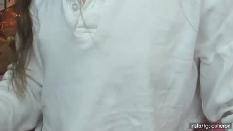 Snapshot of cutierori chatting on 12.16.24 Rori Instagram cutierori online show from 12.16.24