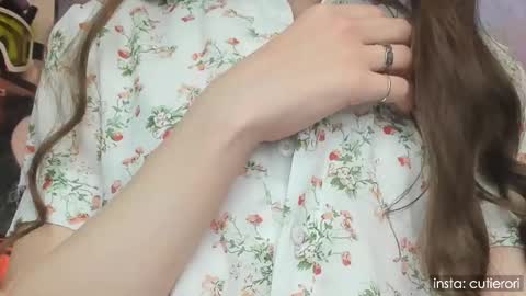 Snapshot of cutierori chatting on 03.01.25 Rori Instagram cutierori online show from 03.01.25