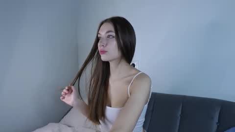 Snapshot of cutiewuwu chatting on 11.08.25 Vivienne online show from 11.08.25