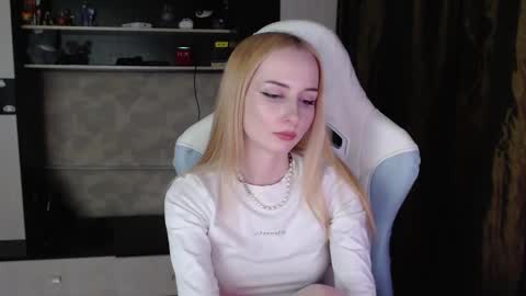 Snapshot of cutti_crystal chatting on 03.23.26 Cutti Crystal online show from 03.23.26