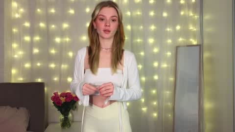 Snapshot of cyberheart_ chatting on 12.11.24 EMILY online show from 12.11.24