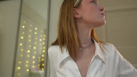 Snapshot of cyberheart_ chatting on 01.05.25 EMILY online show from 01.05.25