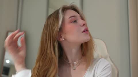 Snapshot of cyberheart_ chatting on 01.14.25 EMILY online show from 01.14.25