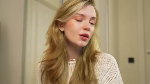 Snapshot of cyberheart_ chatting on 01.23.25 EMILY online show from 01.23.25