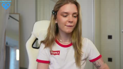 Snapshot of cyberheart_ chatting on 02.07.25 EMILY online show from 02.07.25