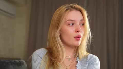 Snapshot of cyberheart_ chatting on 09.13.25 EMILY online show from 09.13.25