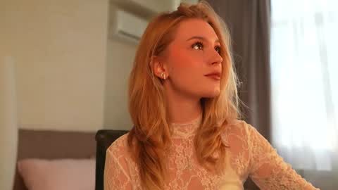 Snapshot of cyberheart_ chatting on 09.28.25 EMILY online show from 09.28.25