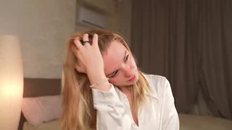 Snapshot of cyberheart_ chatting on 10.10.25 EMILY online show from 10.10.25