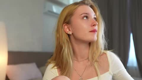 Snapshot of cyberheart_ chatting on 10.20.25 EMILY online show from 10.20.25