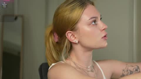 Snapshot of cyberheart_ chatting on 11.26.25 EMILY online show from 11.26.25