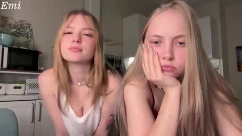 Im Emi streaming with my friend Reyna today online show from 03.05.26