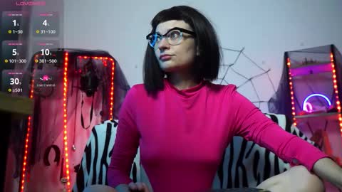 Snapshot of cyberxgoddess_ chatting on 11.10.25 Lily Goddess online show from 11.10.25