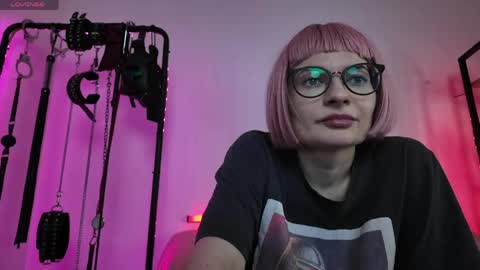 Snapshot of cyberxgoddess_ chatting on 06.01.26 Lily Goddess online show from 06.01.26