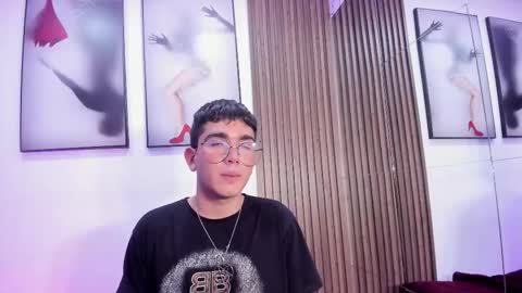 Snapshot of cyrus_wlaker chatting on 11.11.25 cyrus online show from 11.11.25