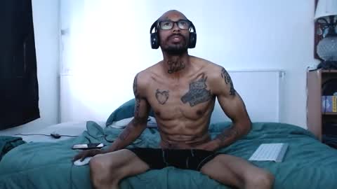 Snapshot of cyrusveal3 chatting on 07.23.26 SkinnyTattedGuy online show from 07.23.26