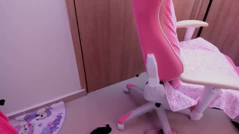 Snapshot of d___darling chatting on 12.25.24 darling online show from 12.25.24