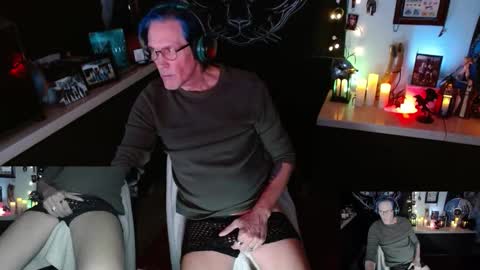 Snapshot of d_j_strokes chatting on 12.22.25 Dave online show from 12.22.25