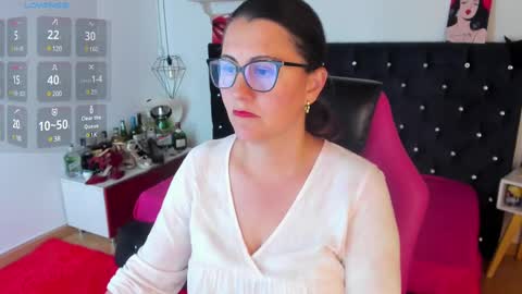 Mia  online show from 03.04.25