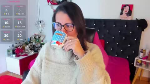 Mia  online show from 03.06.25