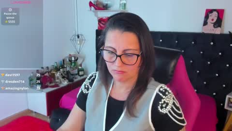 Mia  online show from 03.07.25