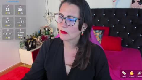 Mia  online show from 03.10.25