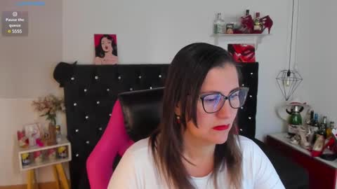 Mia  online show from 03.11.25