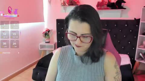 Mia  online show from 10.07.25