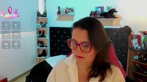 Mia  online show from 10.10.25