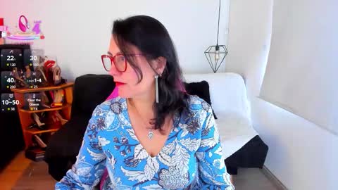 Mia  online show from 11.02.25