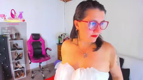 Mia  online show from 11.15.25