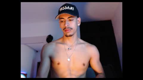 Snapshot of d_usma00 chatting on 11.26.25 d_usma00 online show from 11.26.25