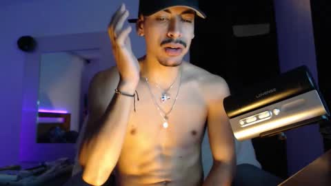 Snapshot of d_usma00 chatting on 12.05.25 d_usma00 online show from 12.05.25