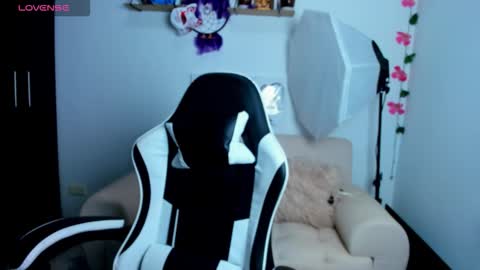 Ailyn  online show from 12.14.25