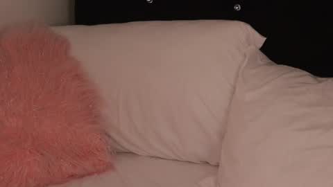 Snapshot of daarlene chatting on 12.25.24 Darlene online show from 12.25.24