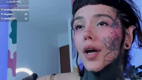 Snapshot of daarlene chatting on 03.09.25 Darlene online show from 03.09.25