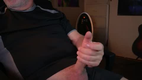 Snapshot of dadbate23 chatting on 04.01.26 dadbate23 online show from 04.01.26