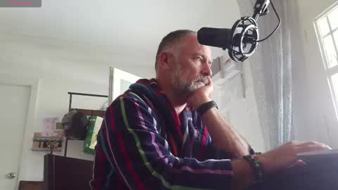 Snapshot of daddybearvlc chatting on 11.01.25 DaddyBear online show from 11.01.25