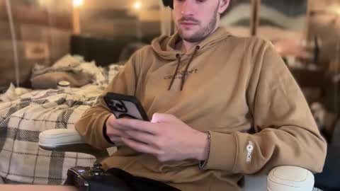 Snapshot of daddydoesit69 chatting on 11.22.25 Leo online show from 11.22.25