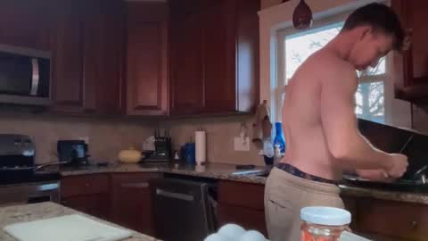 Snapshot of daddygmoney6969 chatting on 12.04.24 daddygmoney6969 online show from 12.04.24