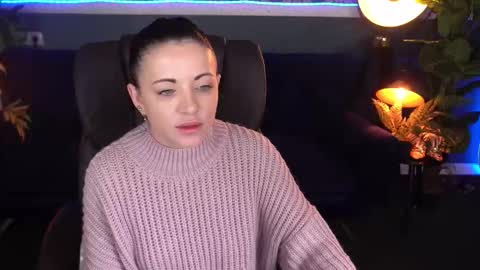 Dafni Mon online show from 11.19.25