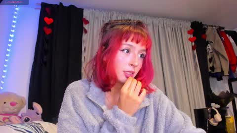 Snapshot of dafnne__hall chatting on 05.03.26 Dafnne online show from 05.03.26